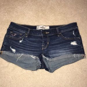 Low rise Hollister jean shorts in size 3